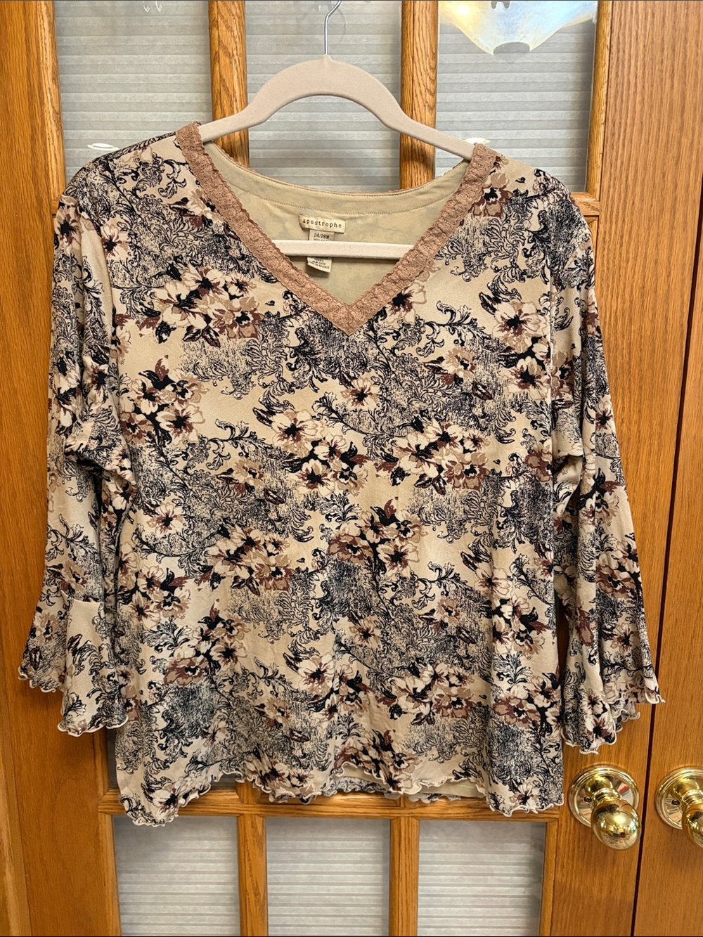 EUC Apostrophe Beige Floral Lace-Trim V-Neck Blouse